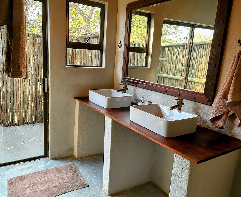 Leadwood Tree Safari Lodge 695 29/30