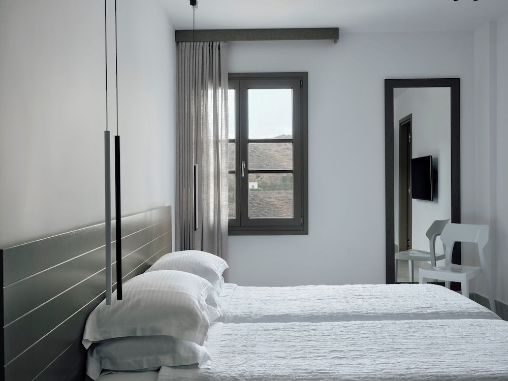 Acteon Hotel 24/52