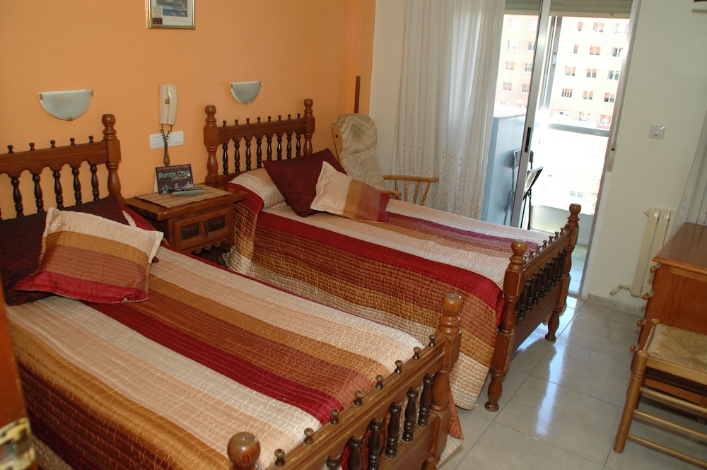Hostal Ramón Y Cajal 32/50
