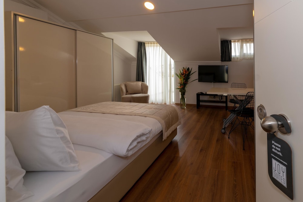 Joy Suites Hotel 15/69