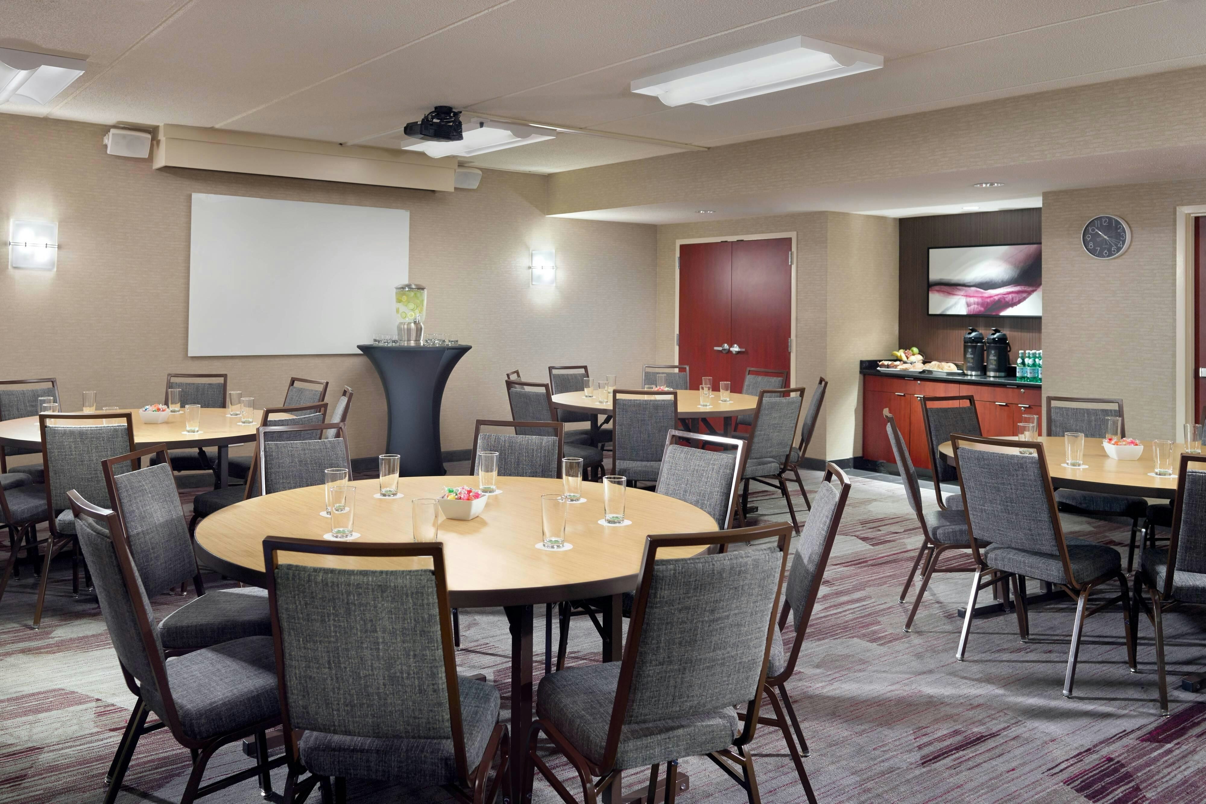 Courtyard By Marriott Raleigh Midtown 9/10