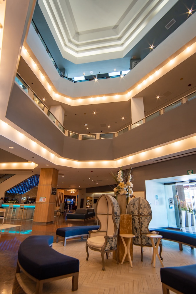Grand Hotel Tijuana 58/77