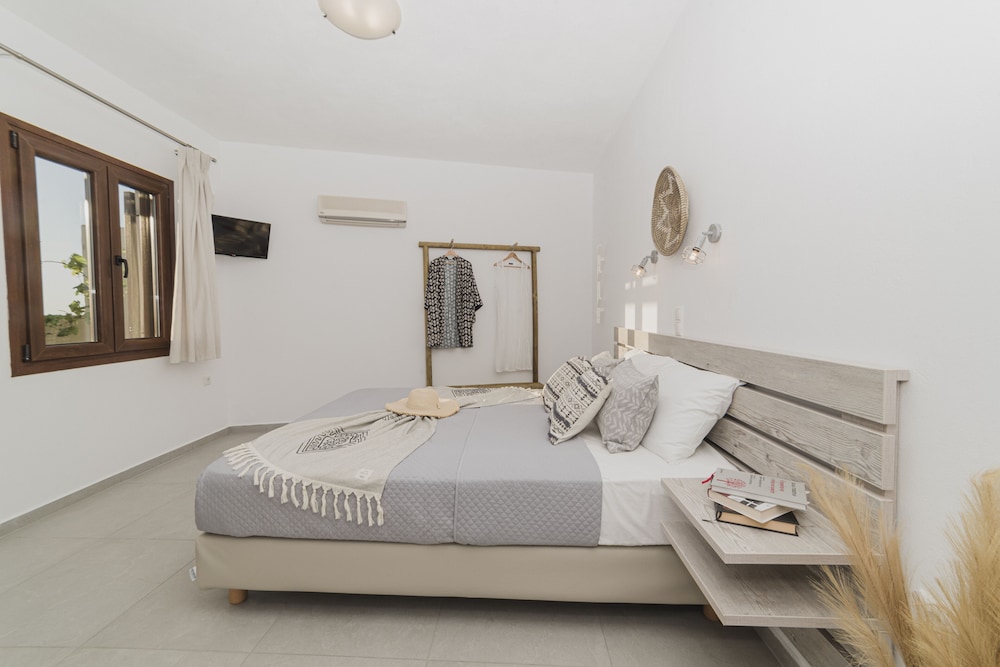 Petros Studios and Suites 23/81