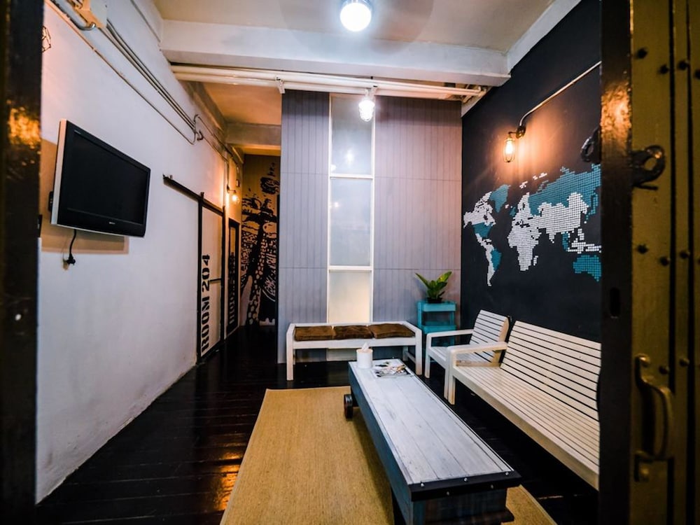 Zeds Hostel Bangkok 62/66