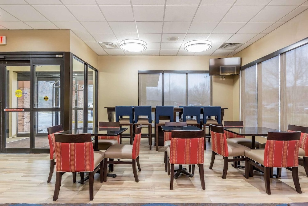 Comfort Inn Alton near I-255 31/47