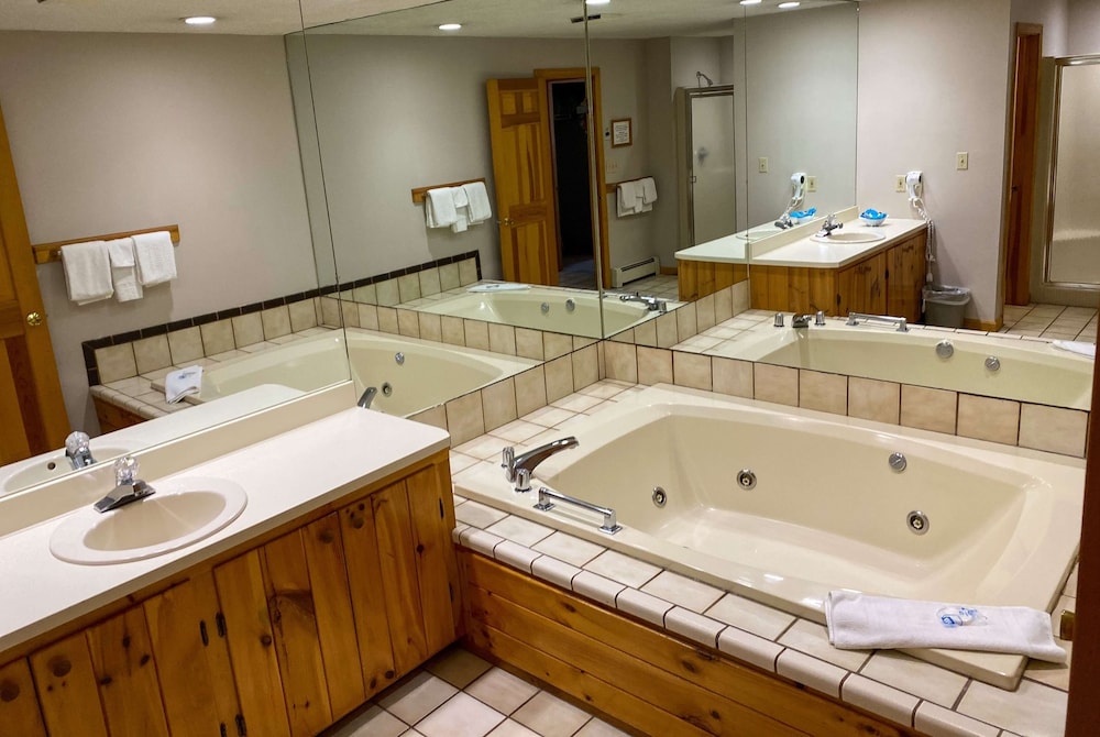 Travelodge By Wyndham Lincoln Near White Mountain 43/53