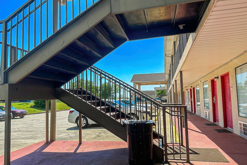 OYO Hotel East Macon I-75 68/74