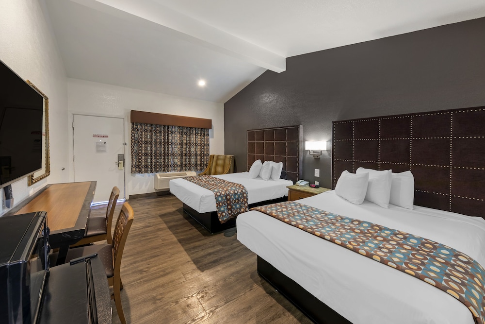 Anaheim Discovery Inn Suites 26/68