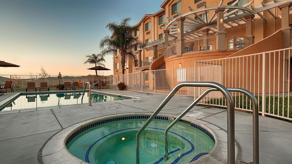 Best Western Plus Lake Elsinore Inn & Suites 9/53
