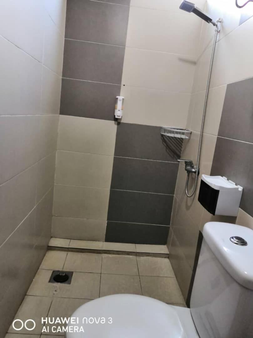 Mega Inn 37/38