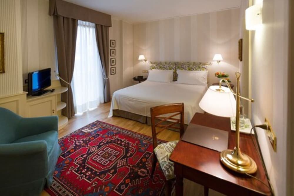 Hotel Regina Adelaide 7/50