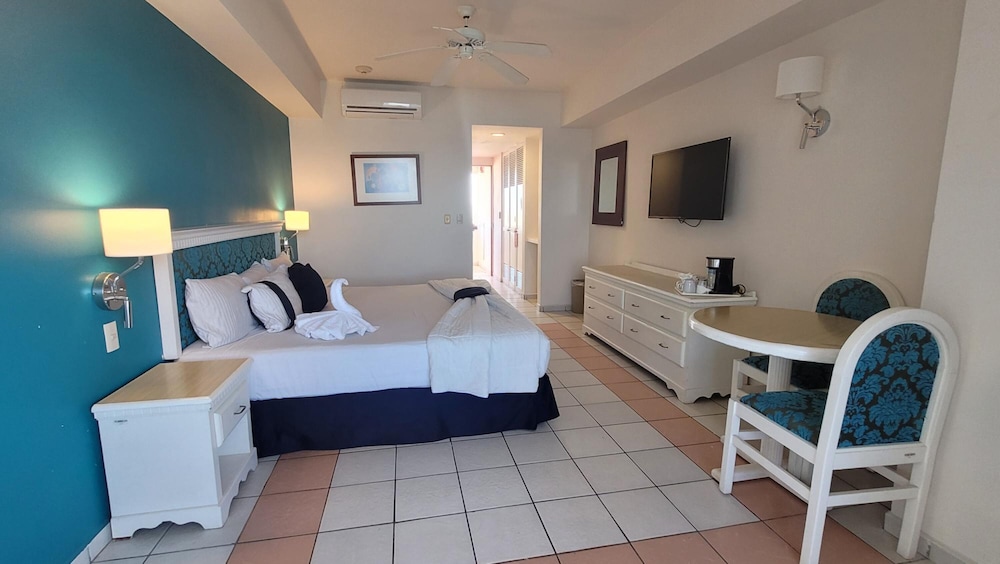 Sunset Palace Beach Hotel 15/51