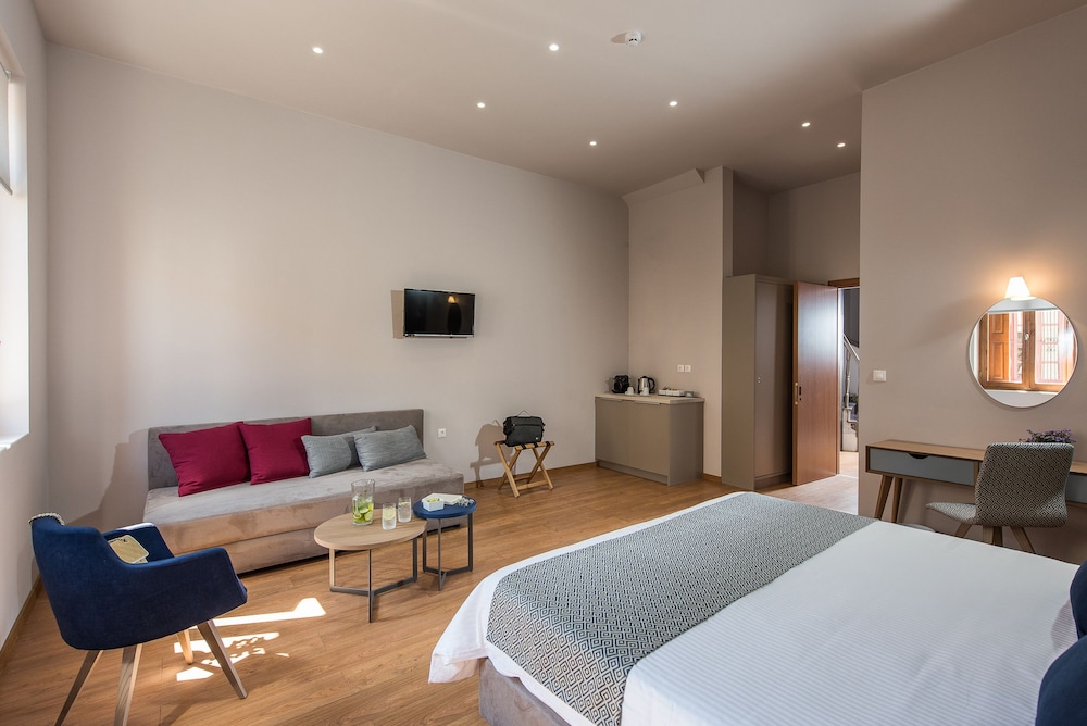 Bluebell Luxury Suites 16/42