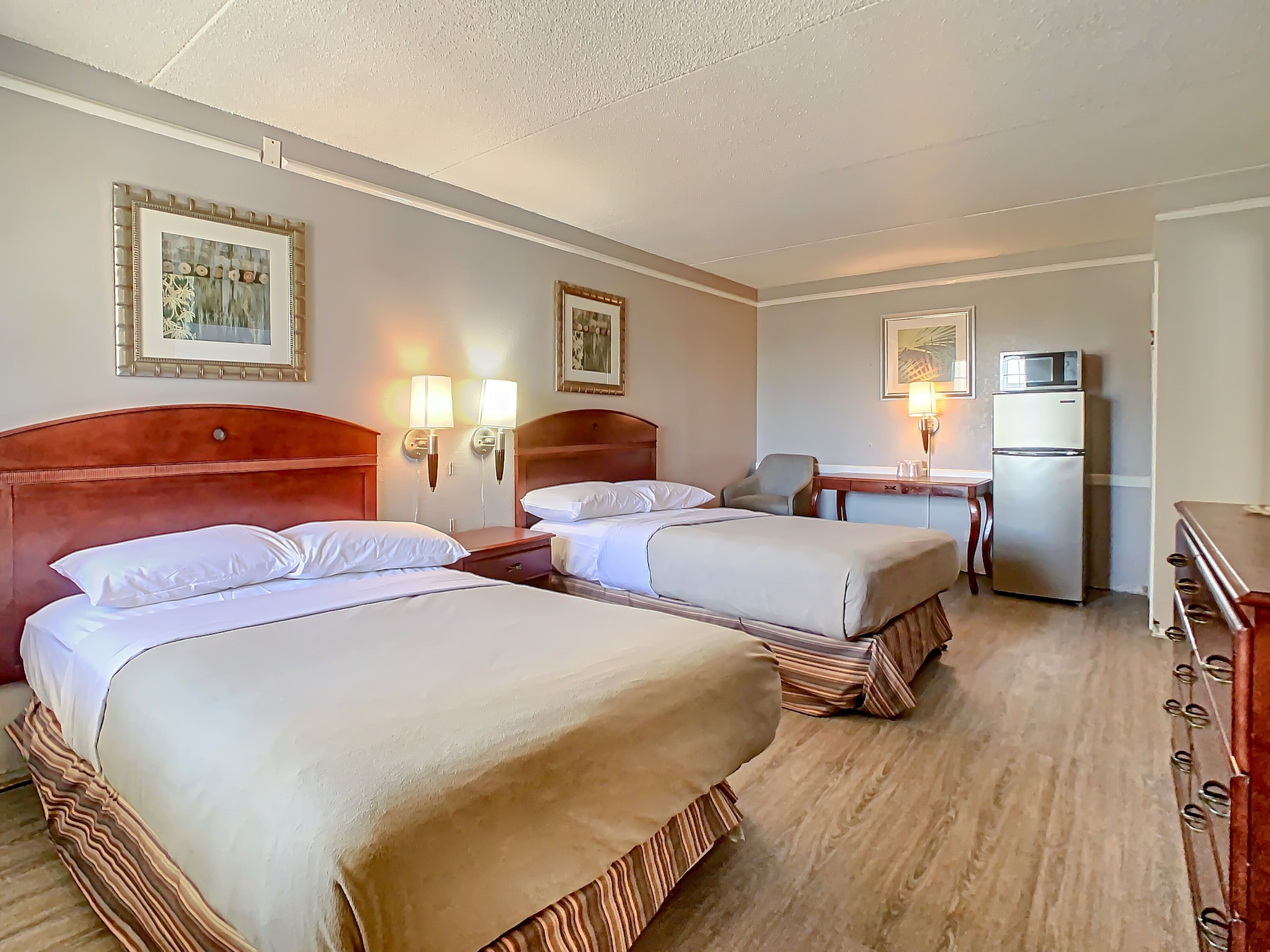 room, 2 double beds, smoking