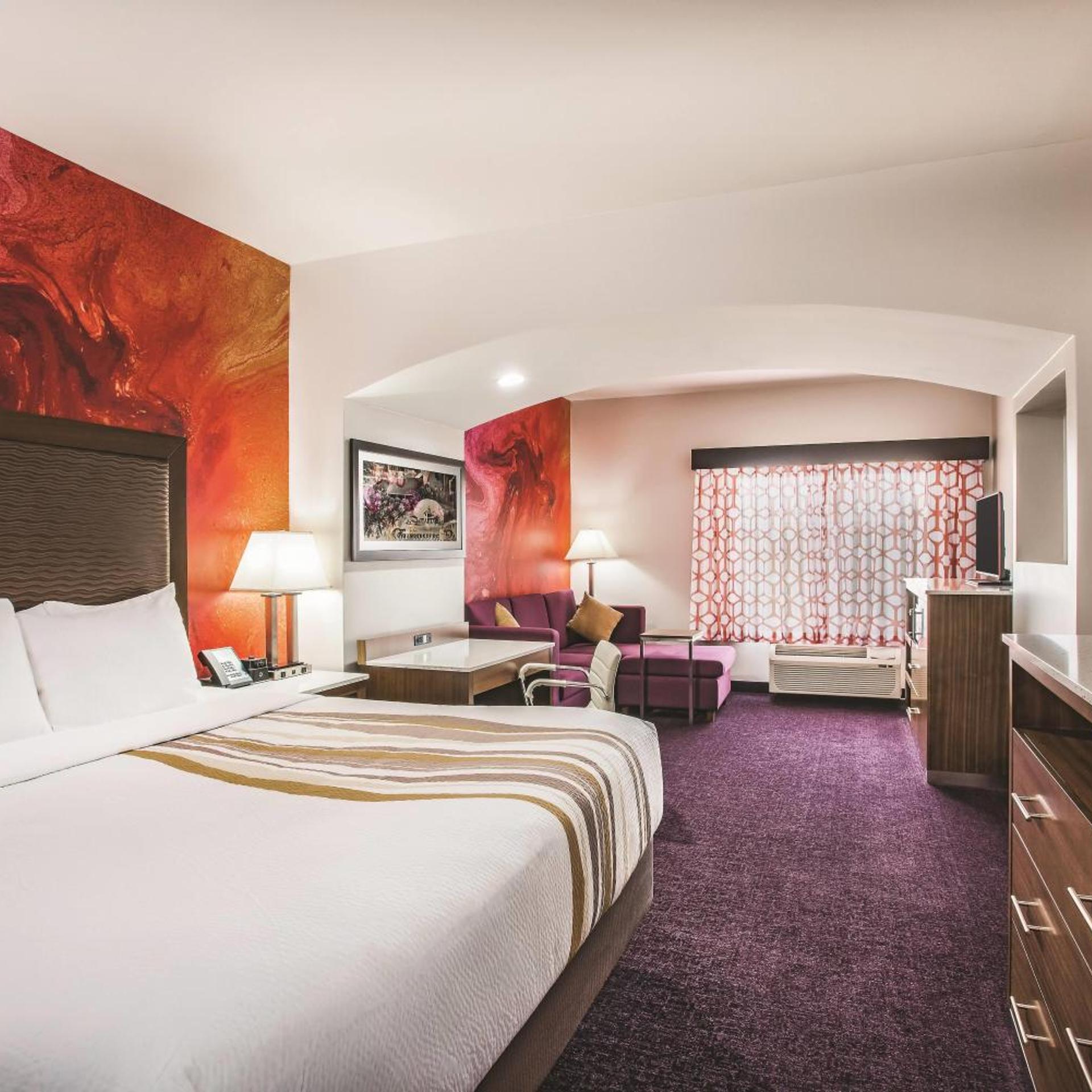 غرفة تنفيذية بسرير كينج