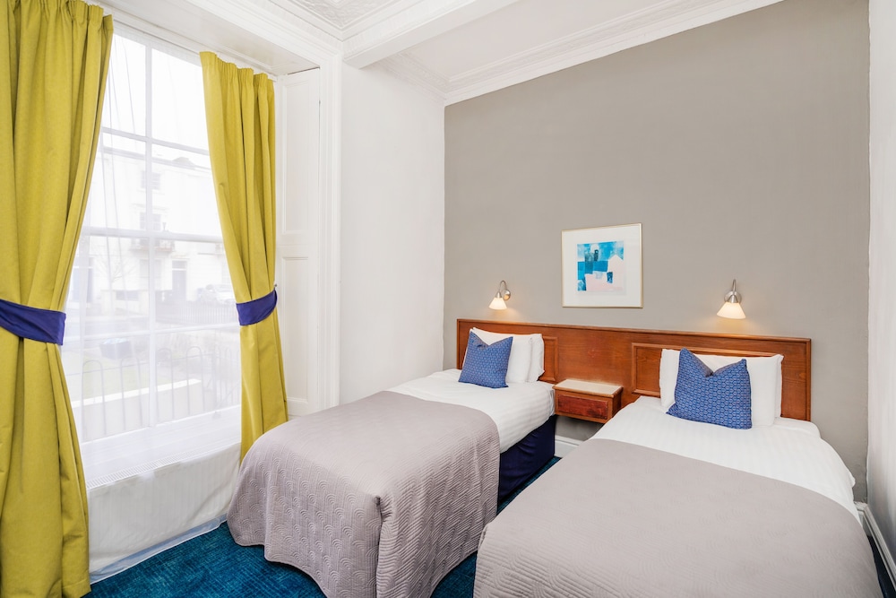 ROOM, TWIN BEDS