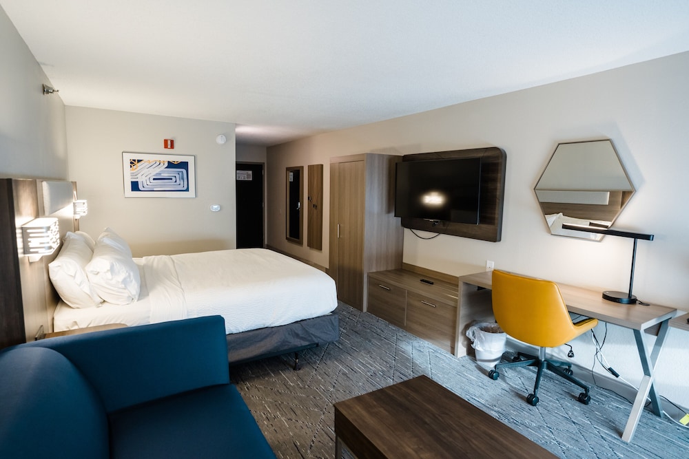 Holiday Inn Express Hotel and Suites Knoxville-North-I-75 Exit 112 41/61