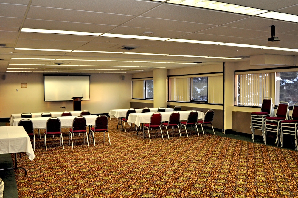 Alex Hotel and Suites Anchorage Airport 52/66