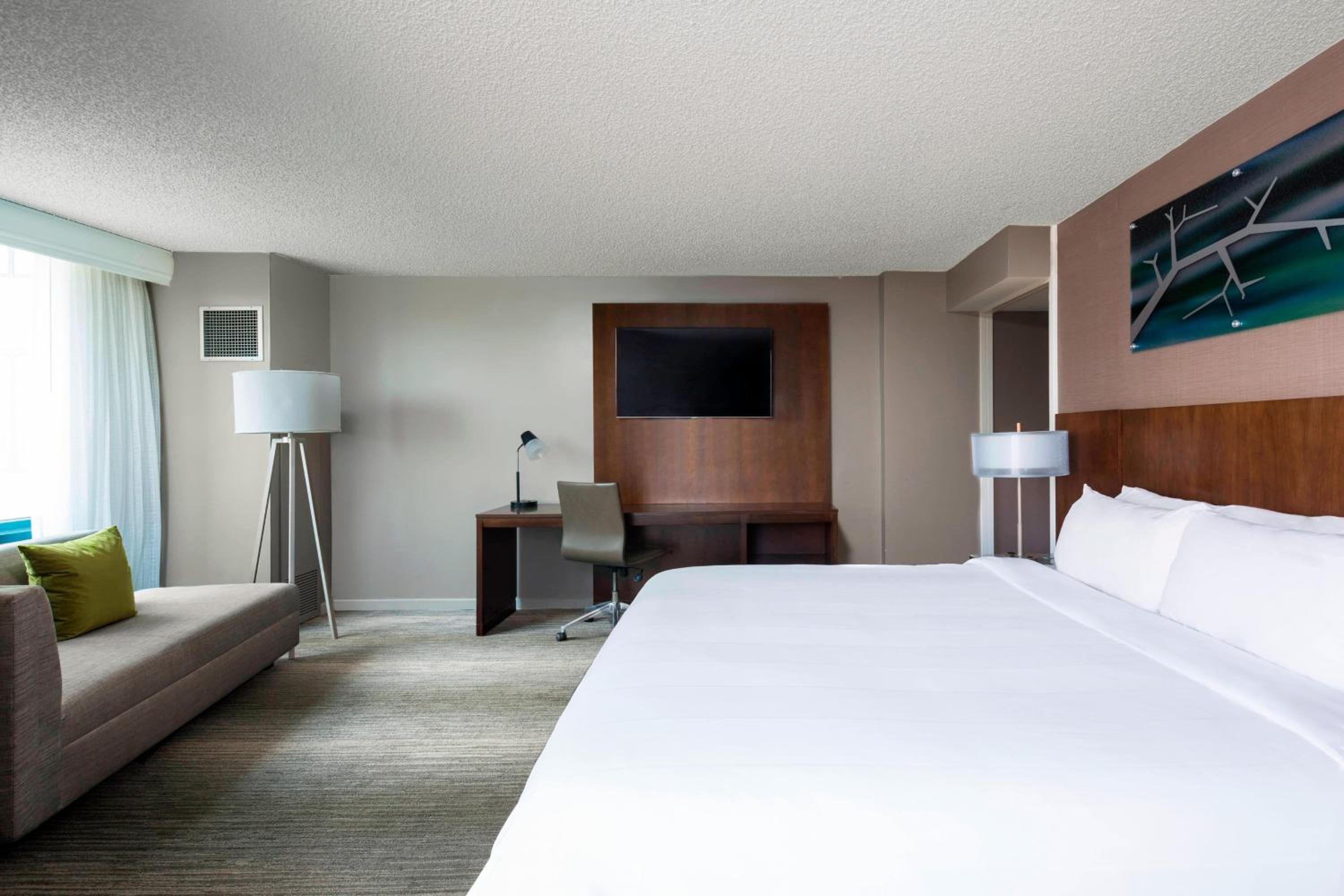 Guest Room, King Bed, Large, Corner