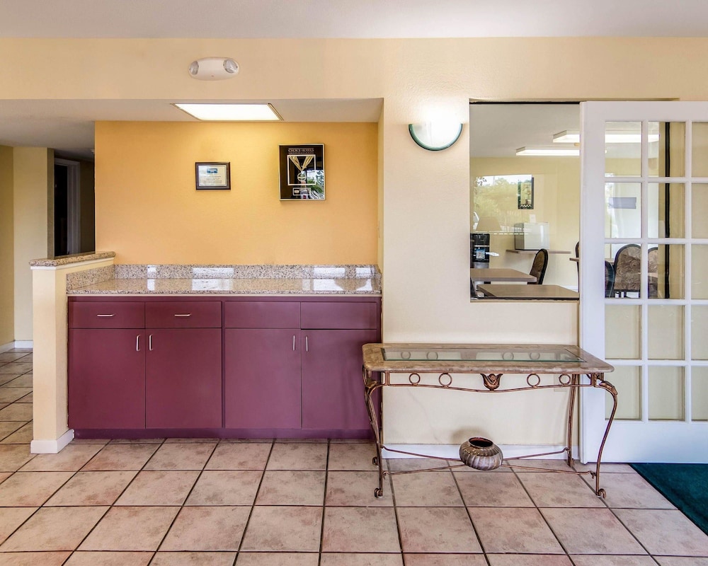 Rodeway Inn & Suites Hwy 290 NW photo5