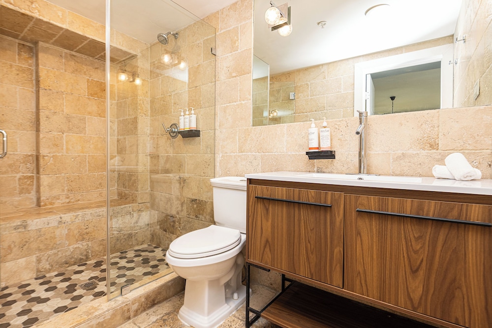 Chesterfield Hotel and Suites 48/50