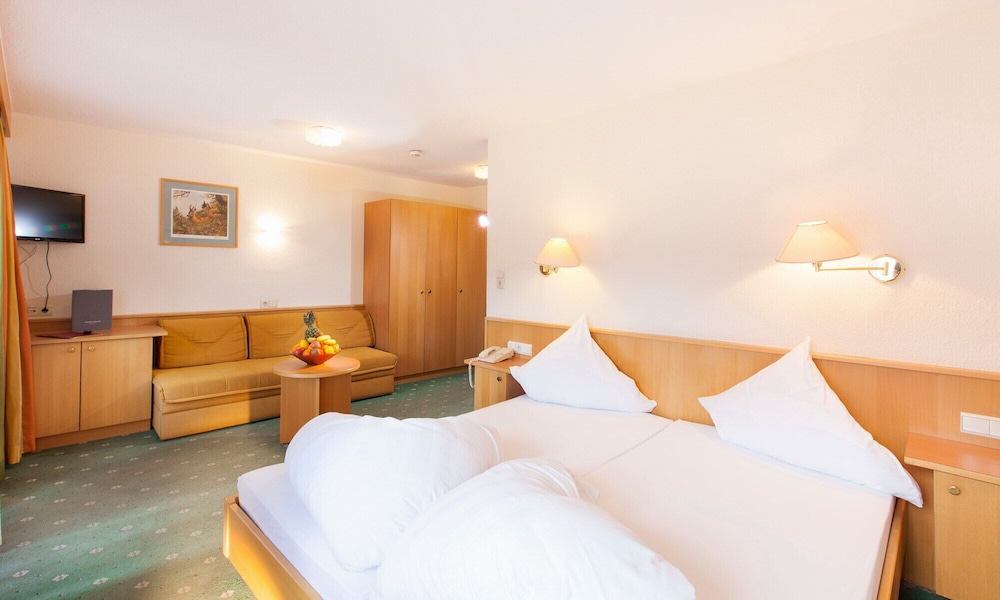 Hotel Tyrol 12/58