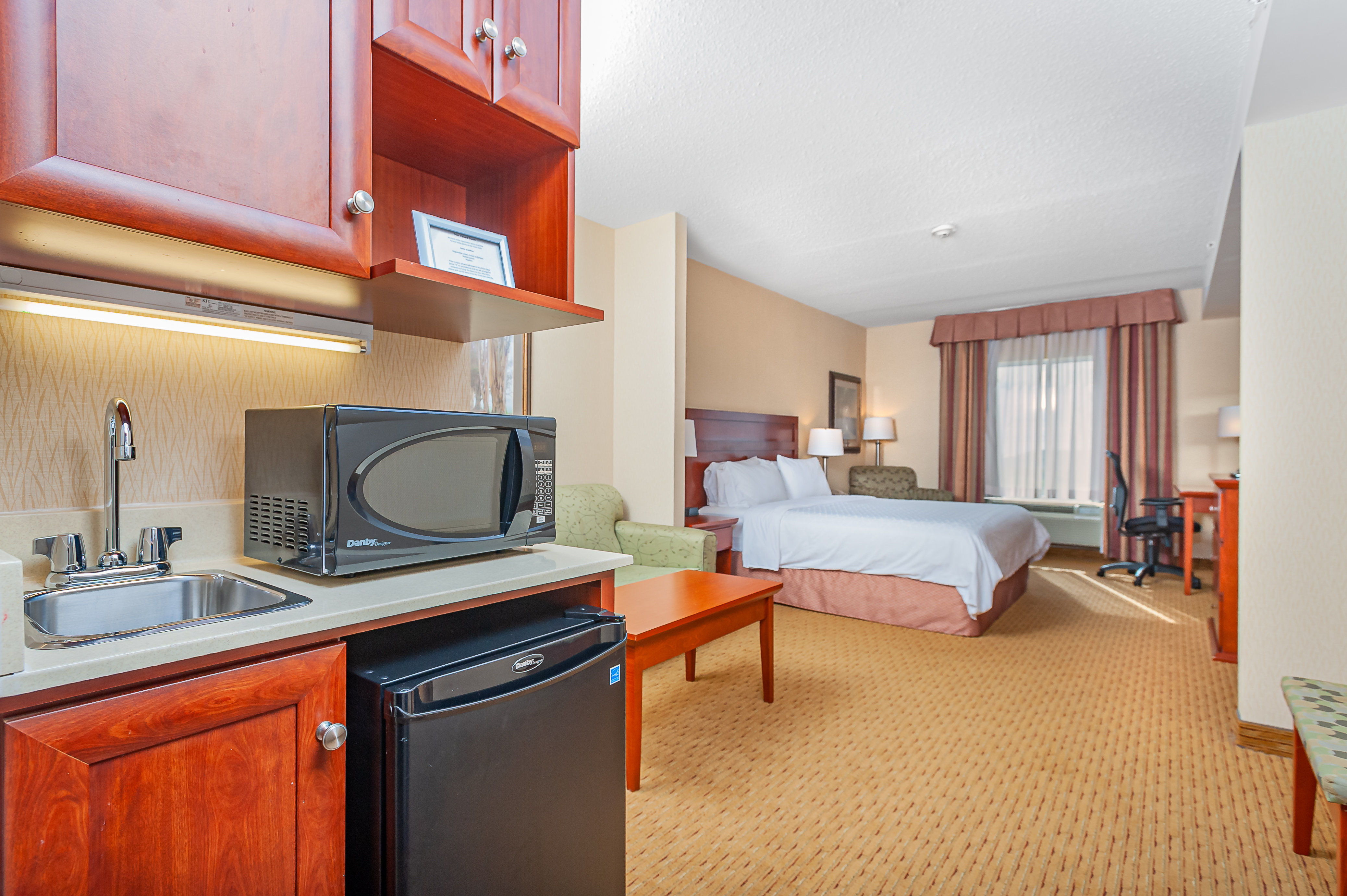 Holiday Inn Express Hotel Suites Clarington Bowmanville 70/70