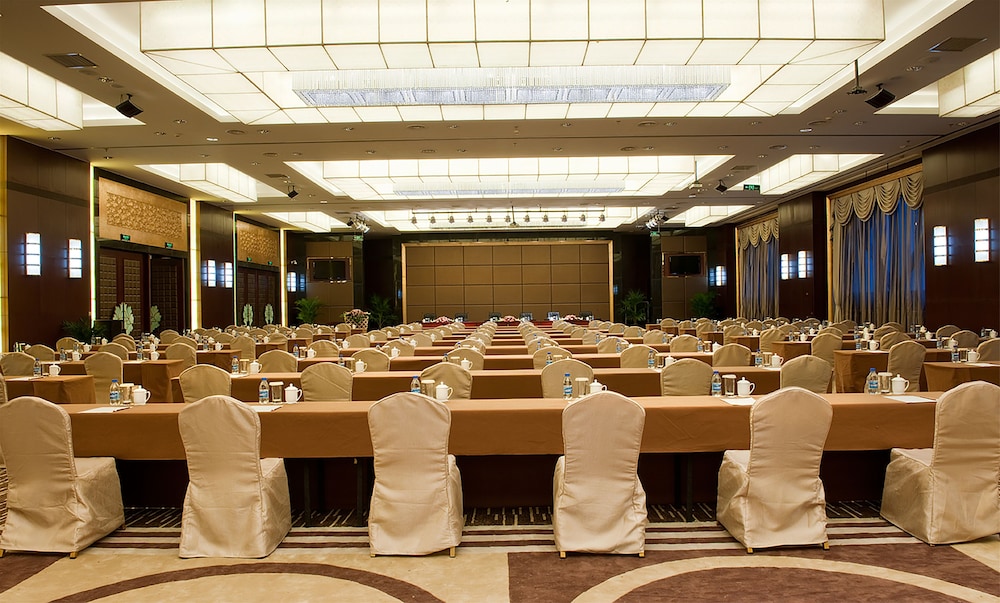 Golden Mountain International Hotel 43/49