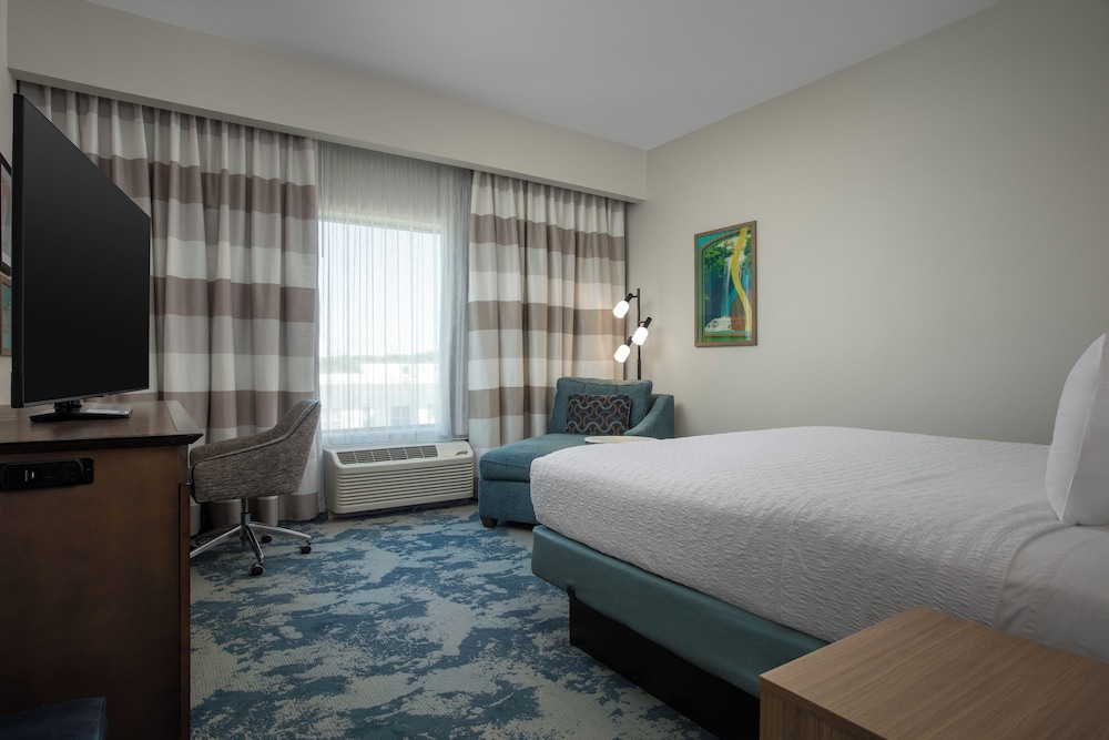 ROOM, KING BED