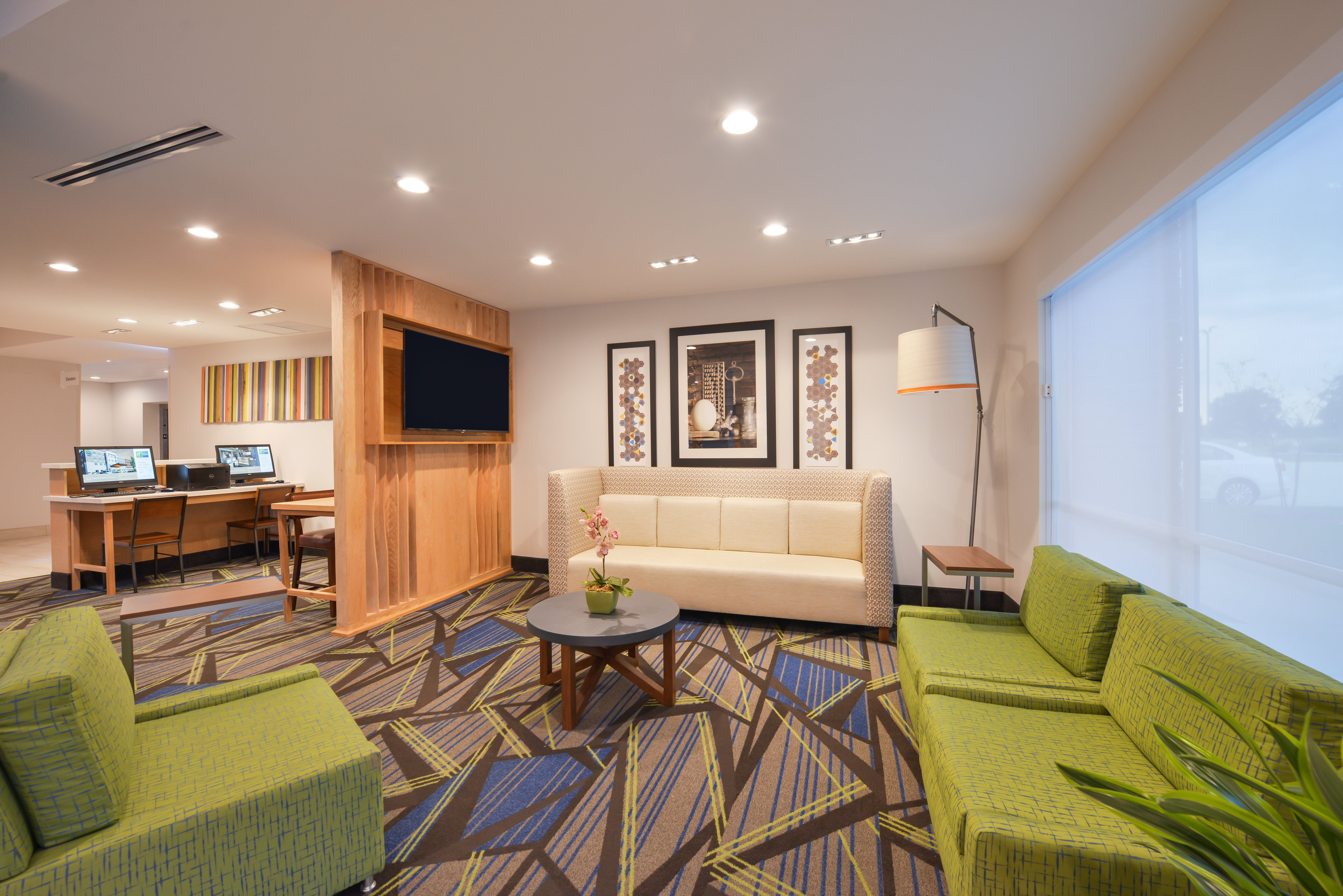Holiday Inn Express Donaldsonville 37/70