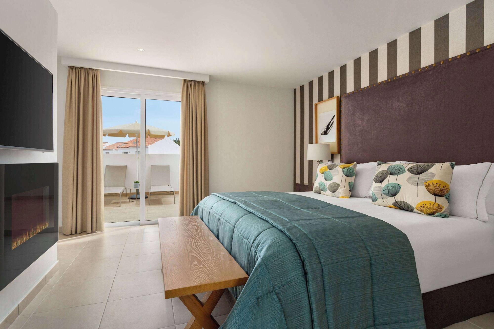 Room, Multiple Beds