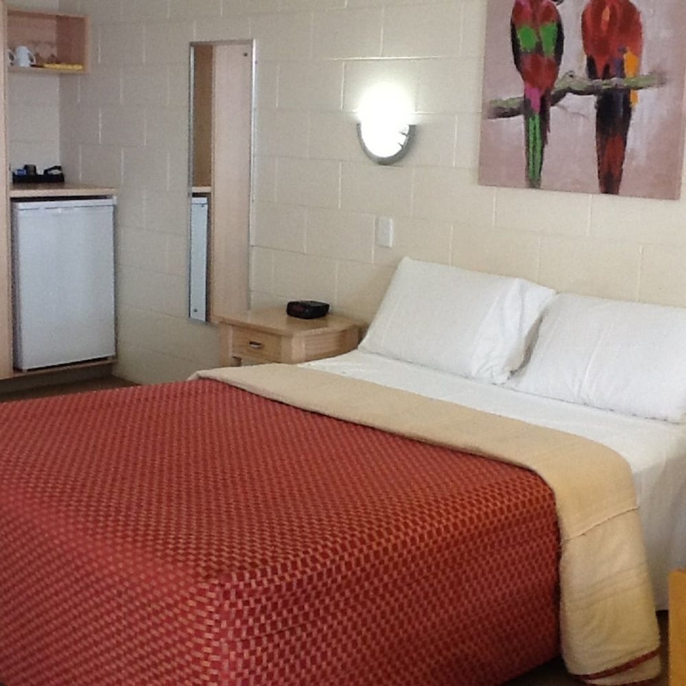 NAMBOUR LODGE MOTEL 16/37
