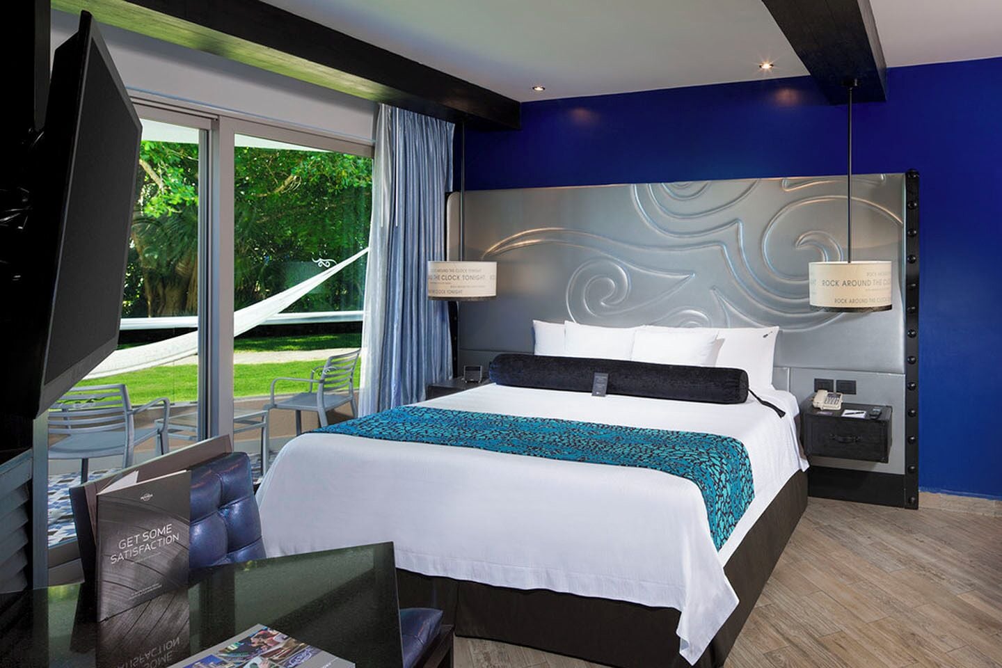 Heaven, Deluxe, King Bed