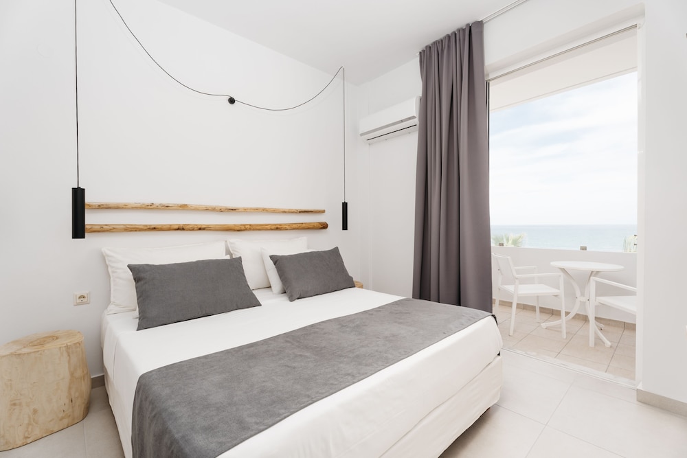 Petradi Beach Lounge Hotel 15/50