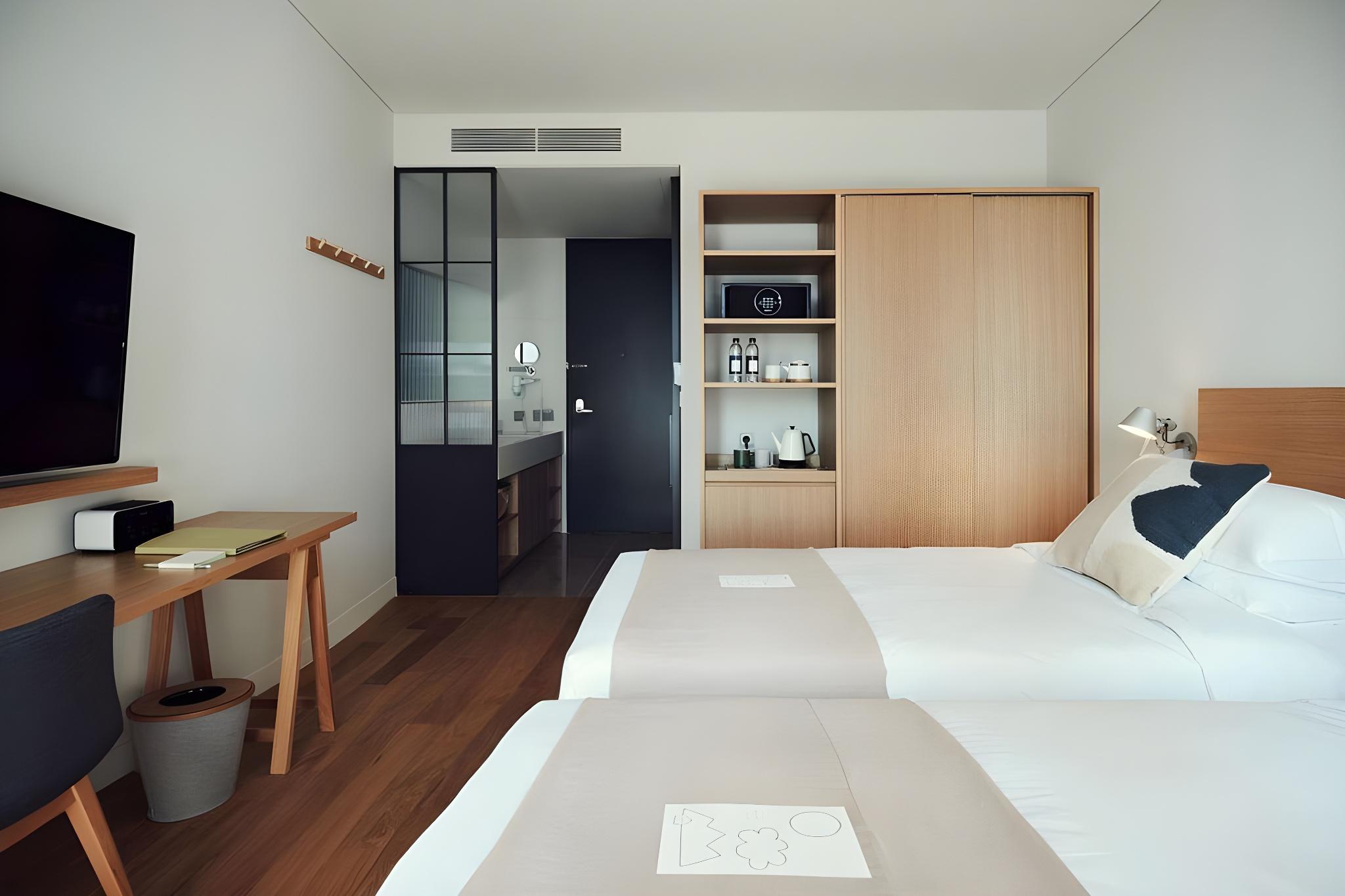 Lacasa, Twin Beds