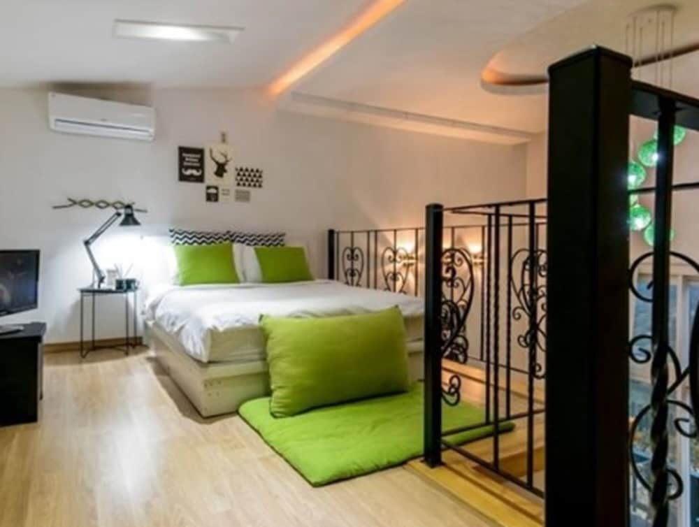 Happy, Double Bed