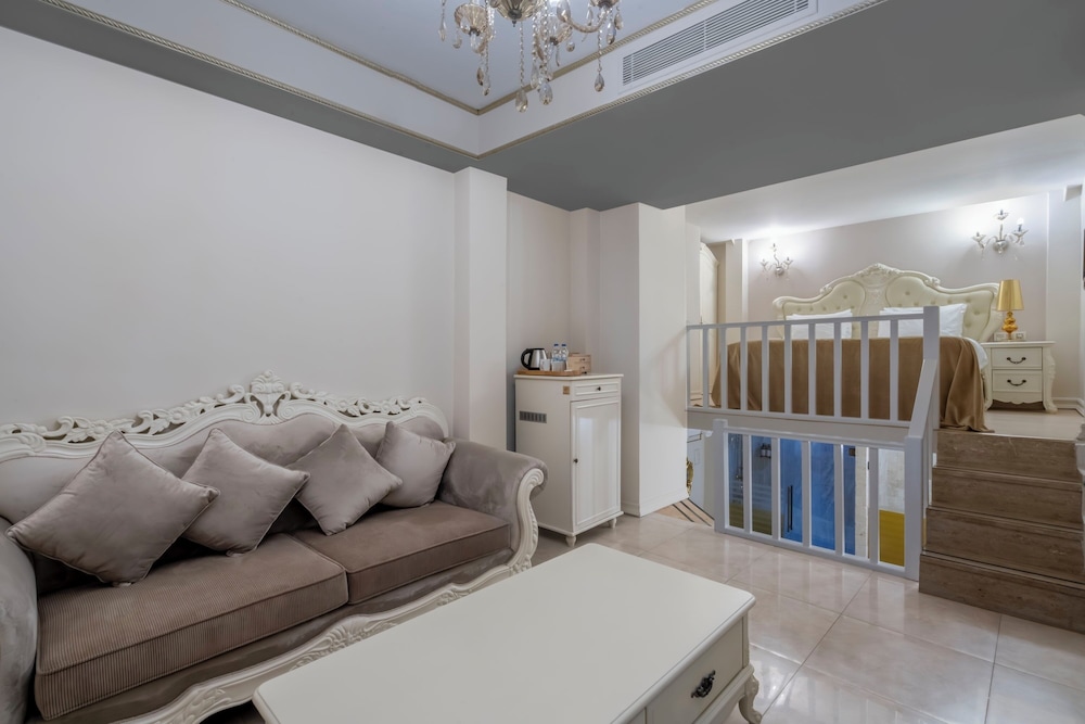 DELUXE, SUITE