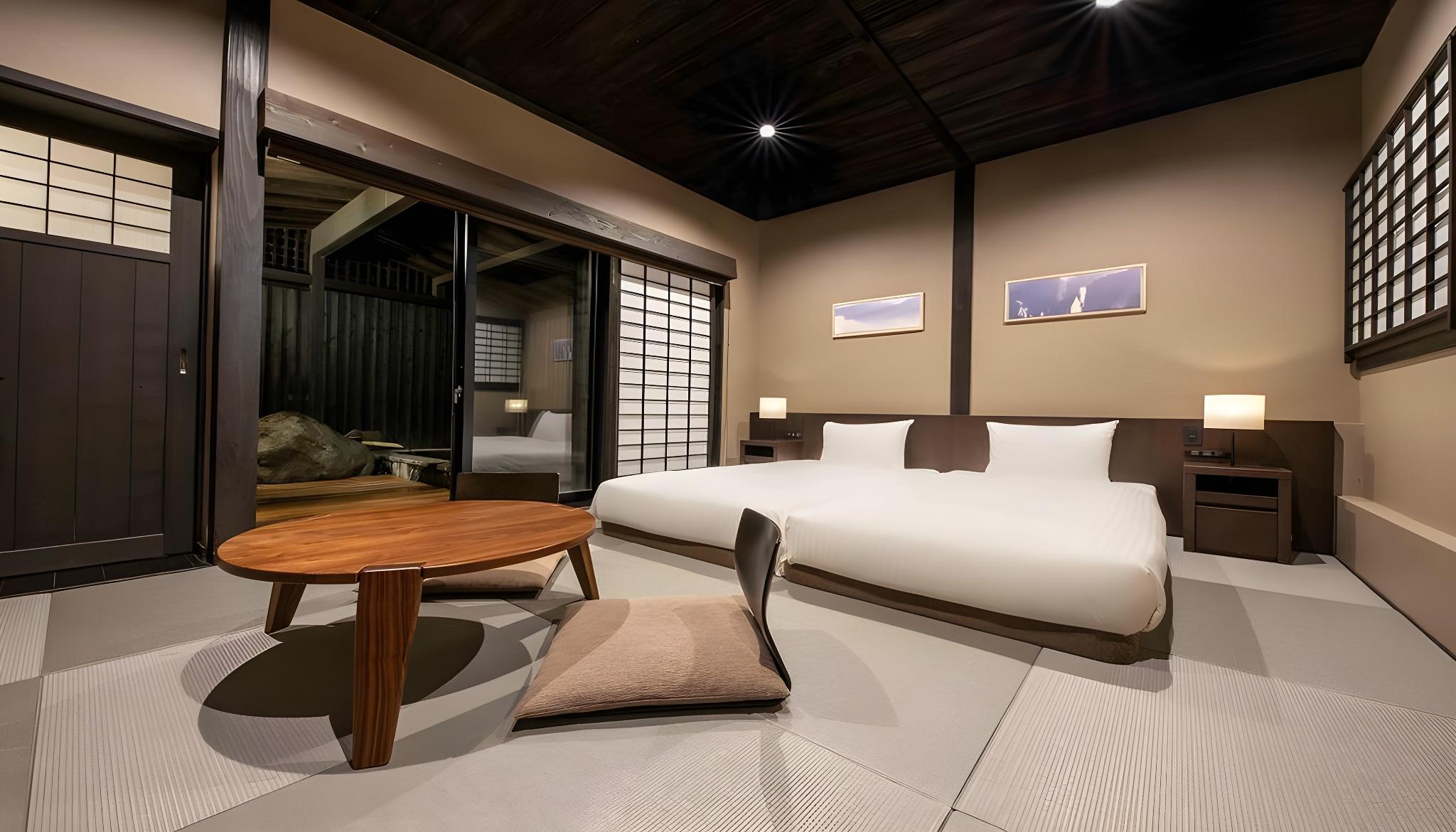 Deluxe Western, Deluxe, Twin Beds