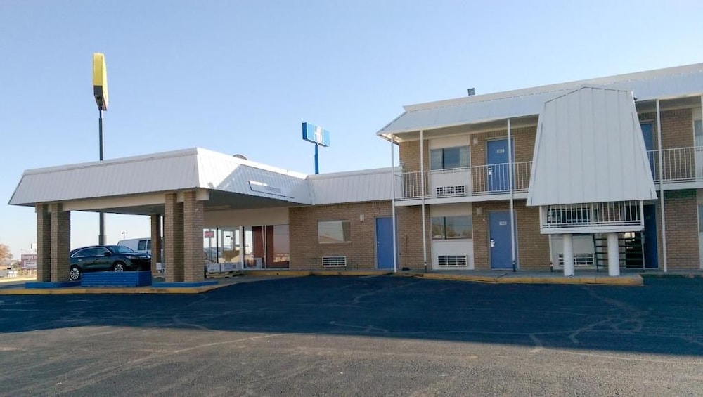 Motel 6 Clinton OK 2/64