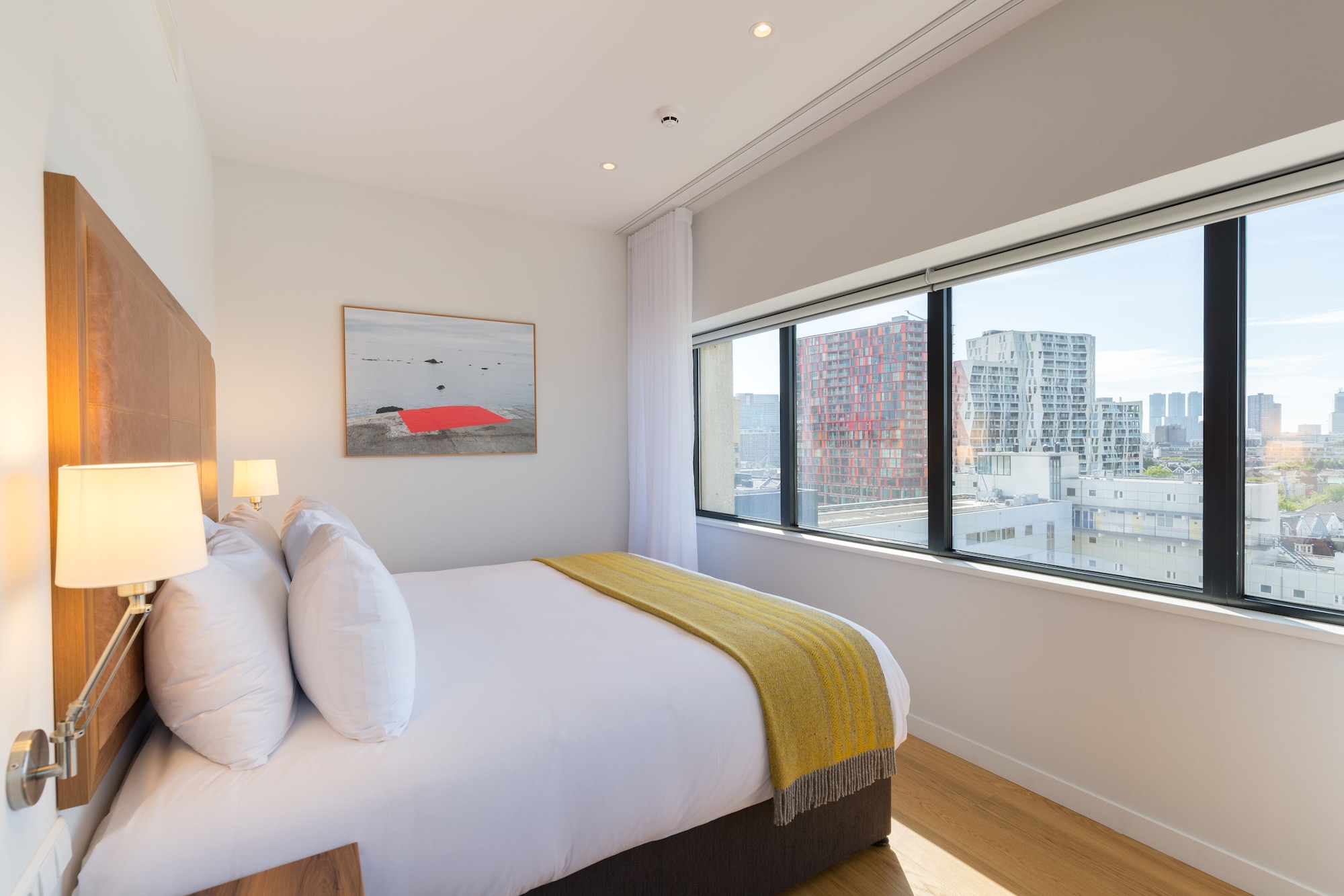 1 BEDROOM, APARTMENT, CORNER