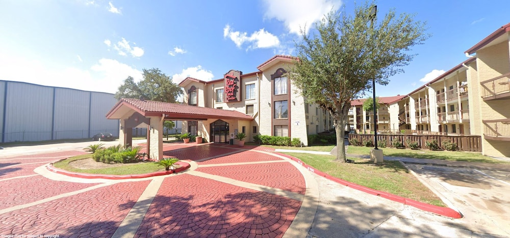 Red Roof Inn and Suites Houston Hobby Airport 9/24