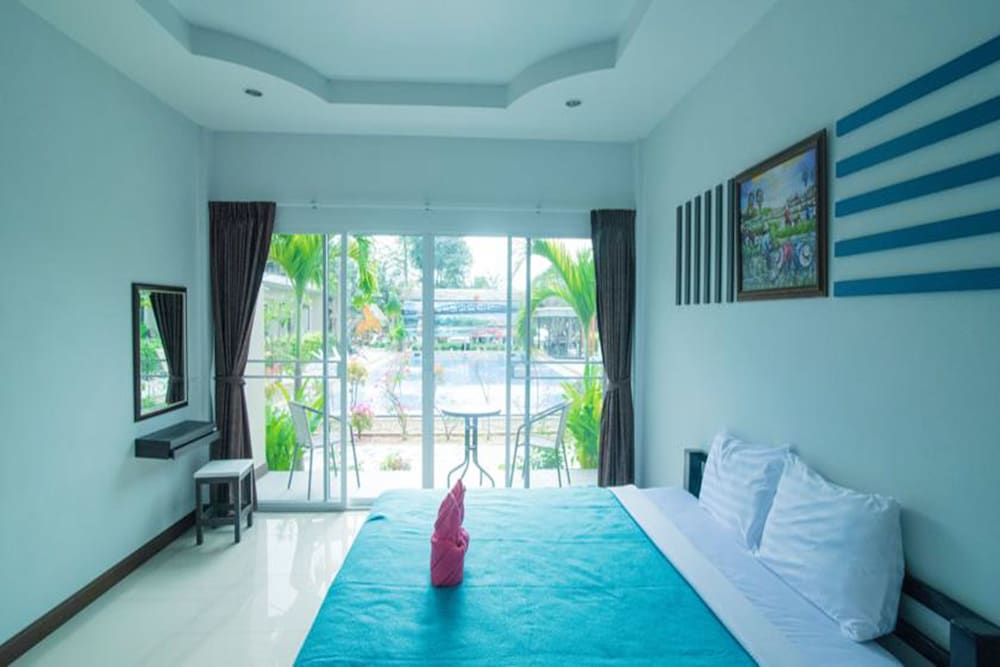 DELUXE, DOUBLE BED