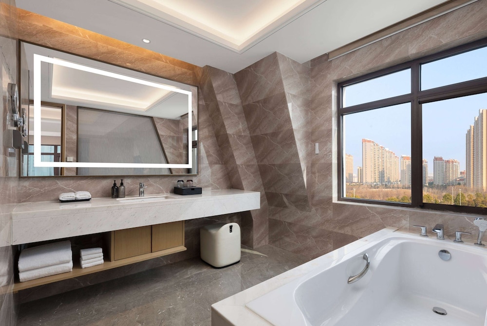 Ramada by Wyndham Zhumadian West Station 33/33