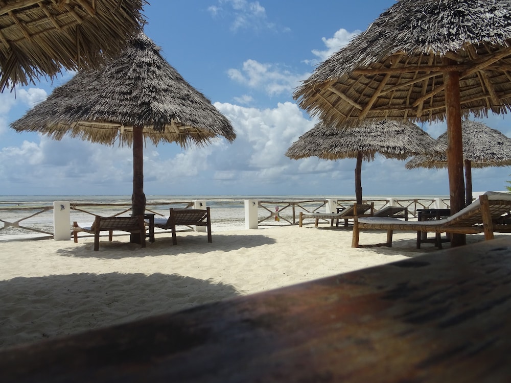 Makuti Beach Bungalows 14/65