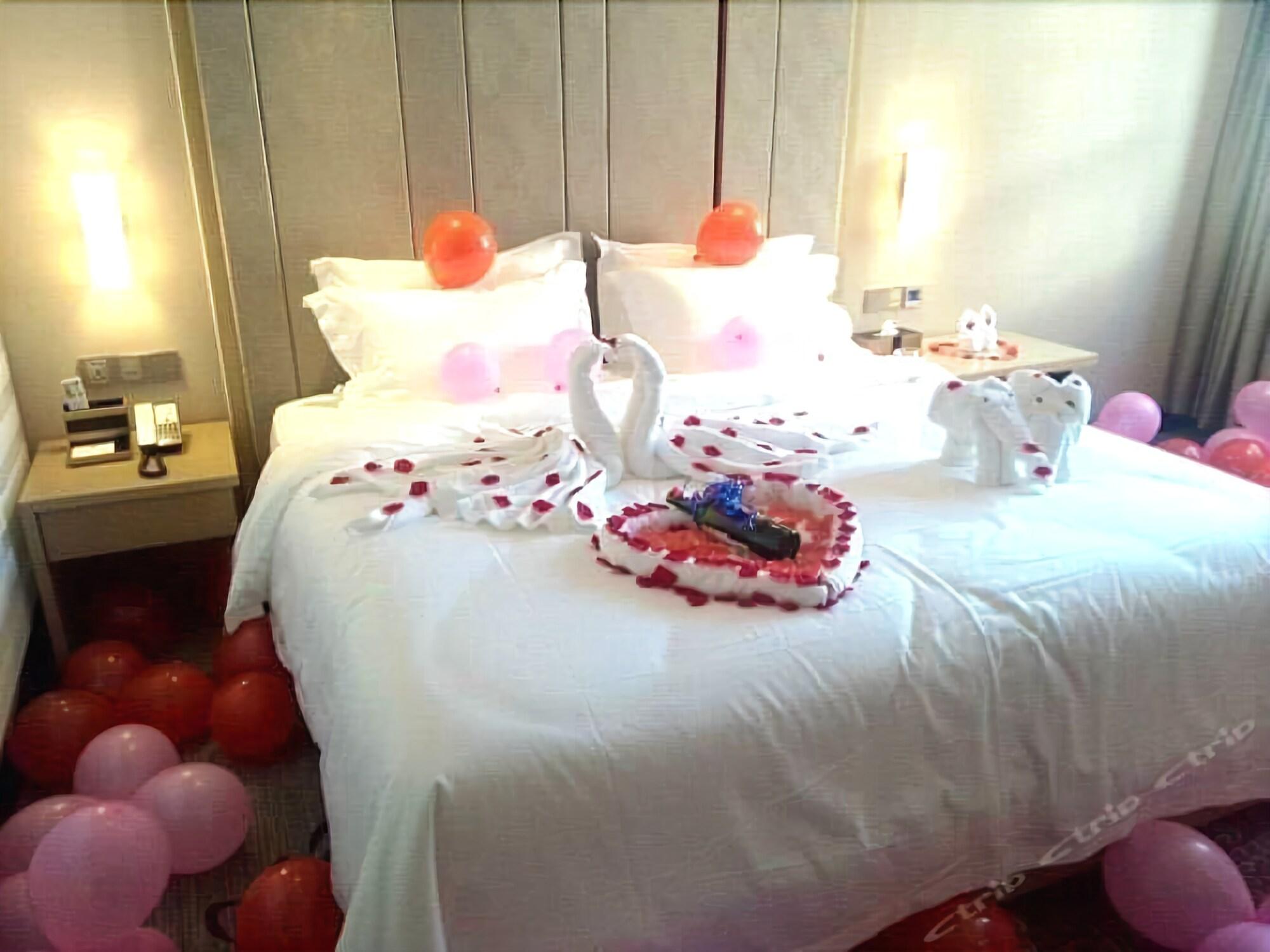Lavande Hotels 16/31