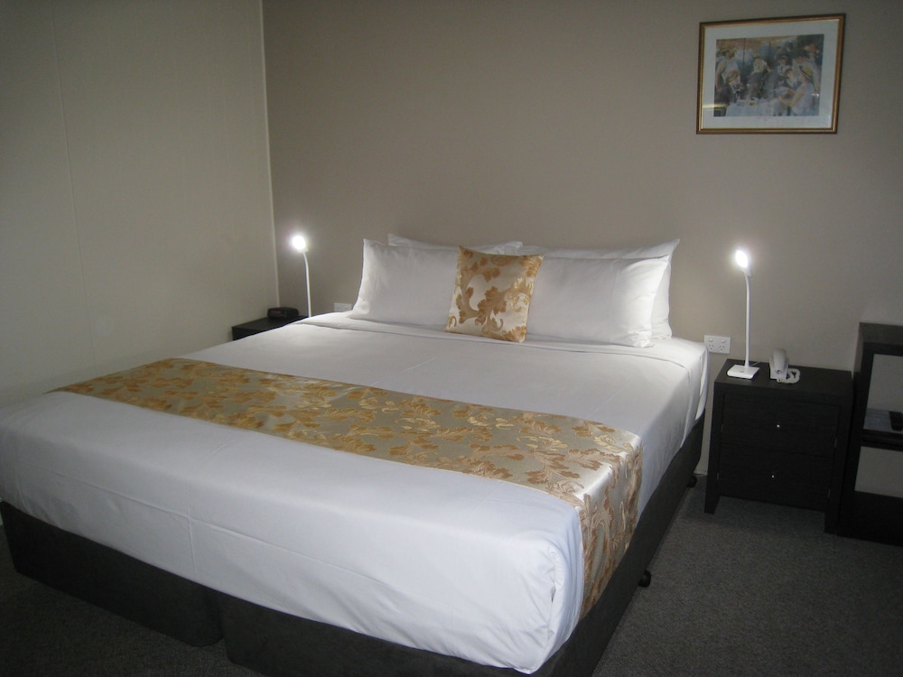 Country Lodge Motor Inn 12/50