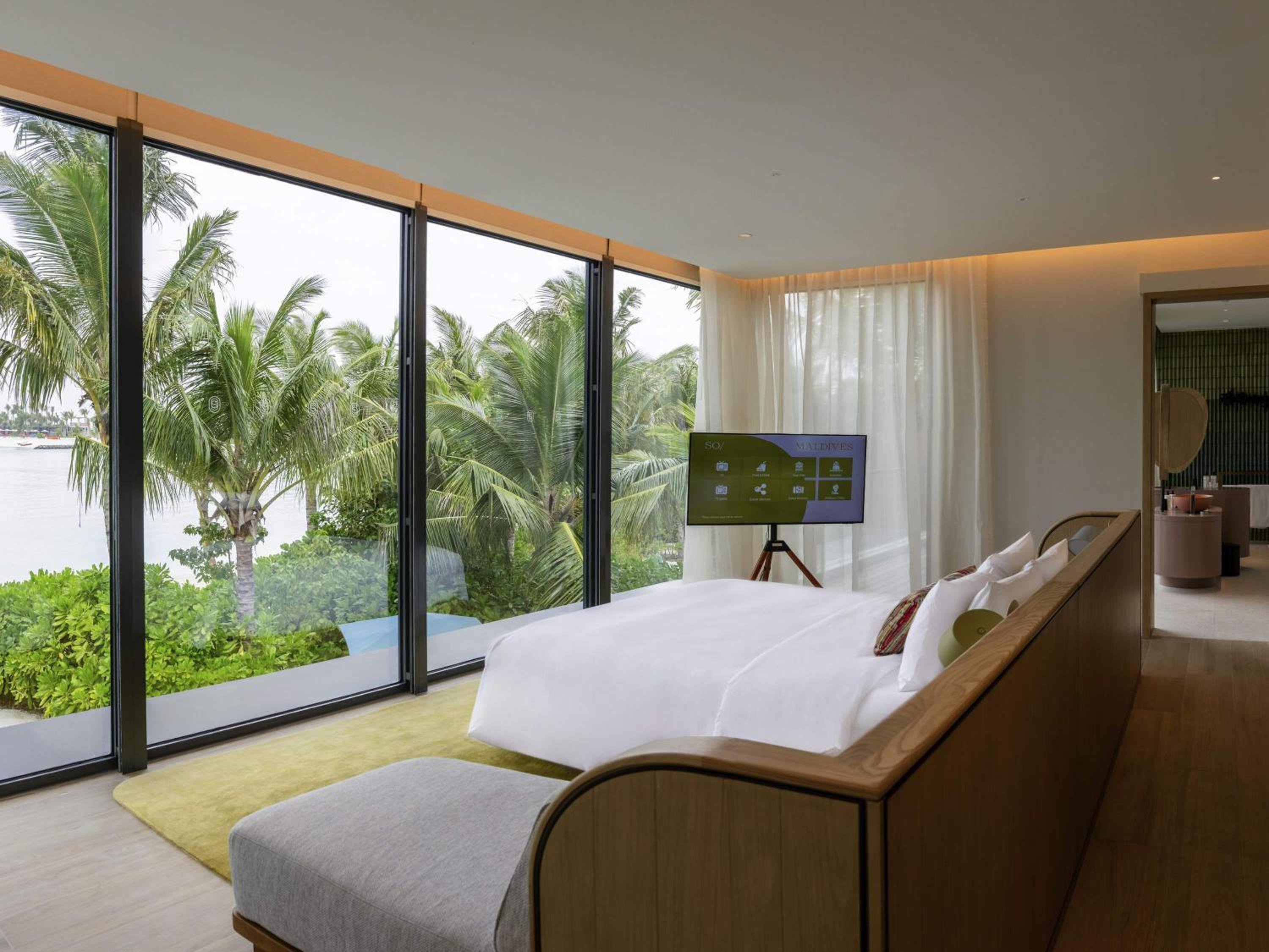 2 Bedrooms, Lagoon, Beach Pool, Loft
