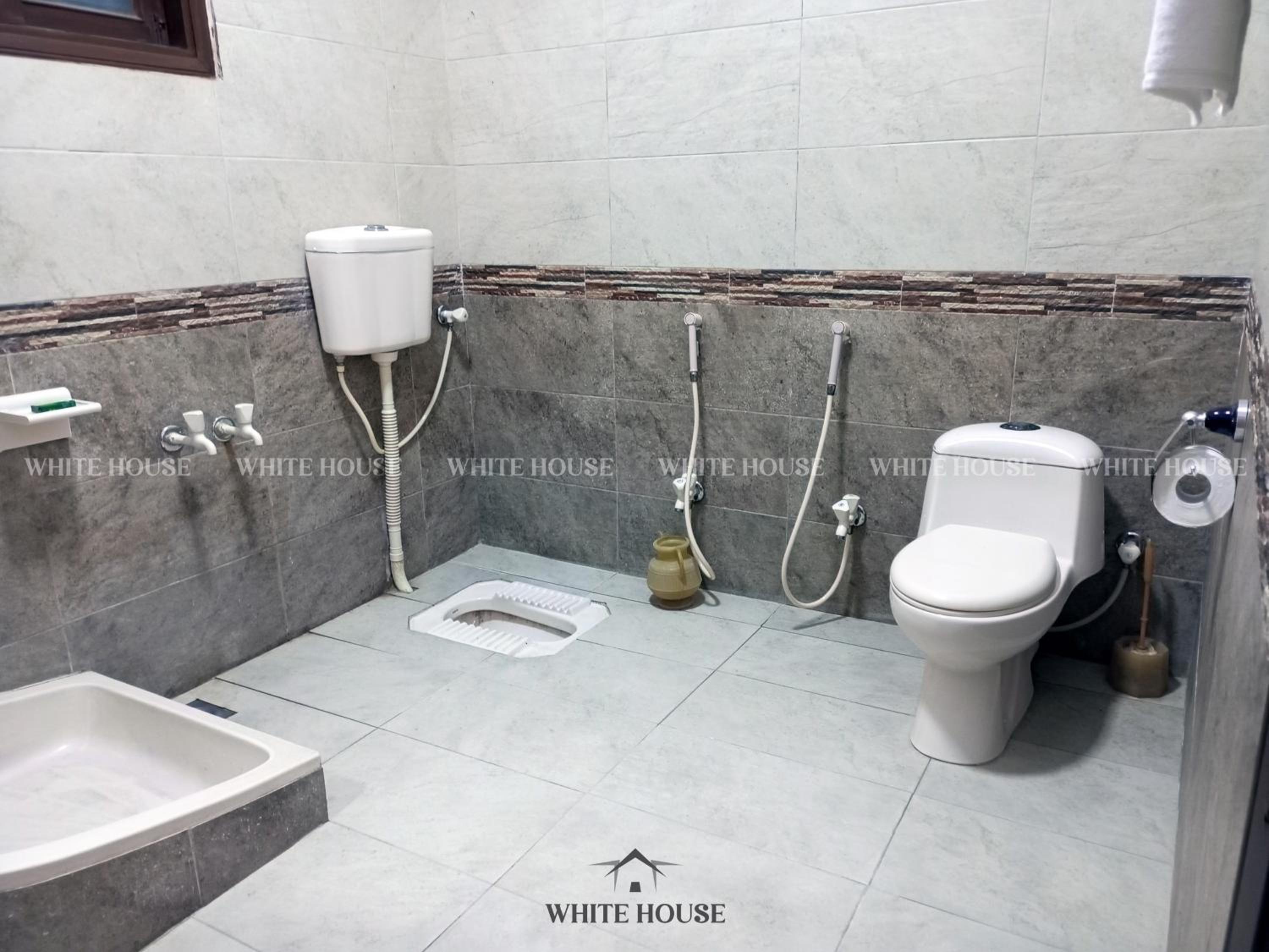White House Karachi 48/48