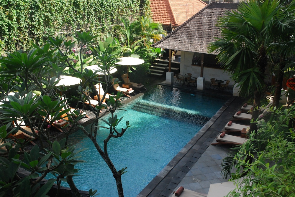 Ubud Village Hotel 48/51