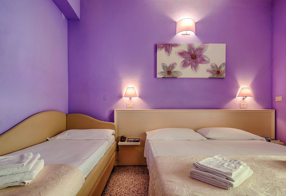 HOTEL PLAZA 16/53